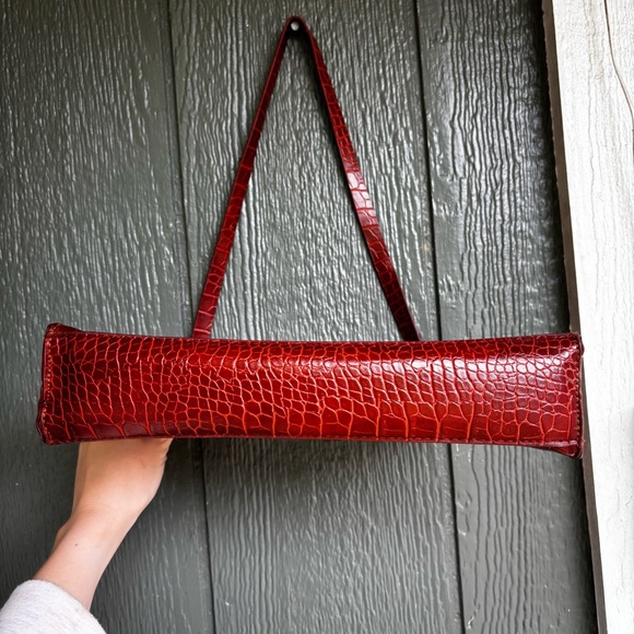 Rich Brown Croc Embossed Shoulder Bag - Picture 4 of 12